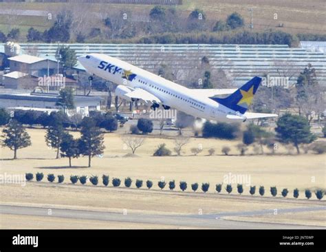 茨城空港から神戸空港 料金 - 空の旅と経済の微妙な関係